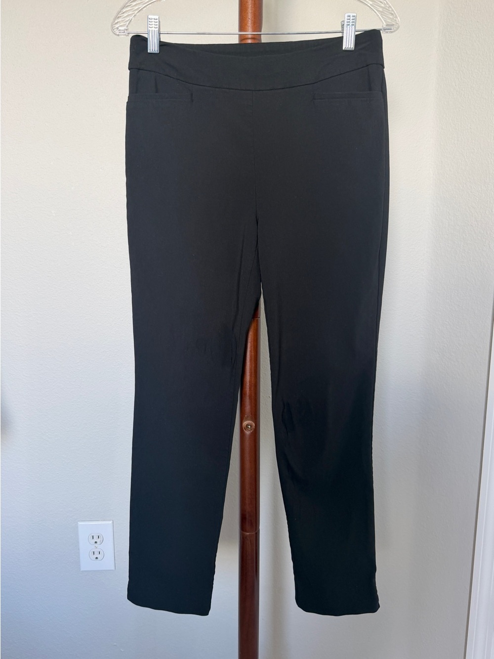 CHICO'S Black Pull-On Stretch Ankle Pants